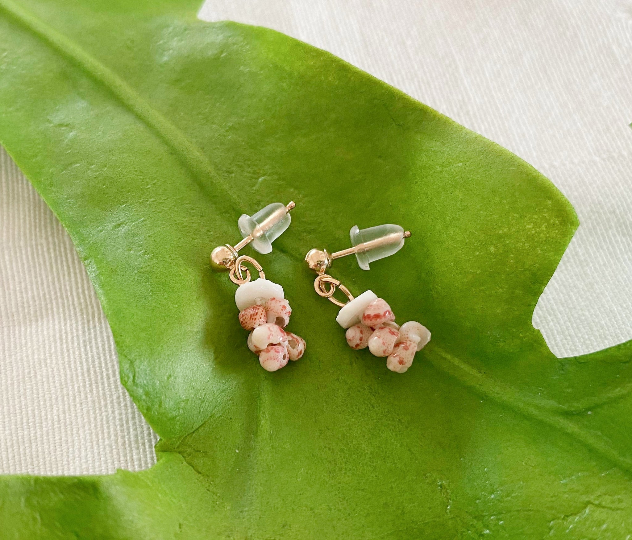 ショッピング買い ニイハウシェルピアス - アクセサリー